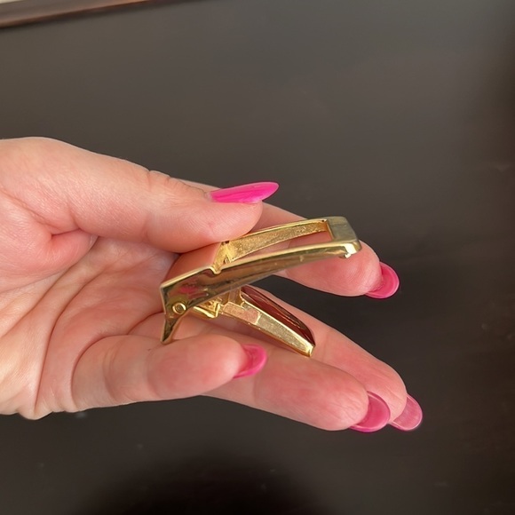 Taner vintage belt buckle Gold tone metal, enamel red with gold tone crocodile - Picture 12 of 12